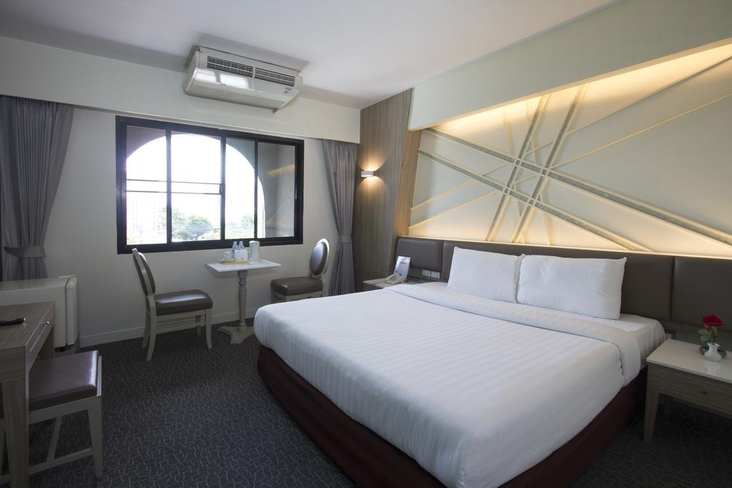 Hotel Papa Bangkok Siriraj Exterior foto